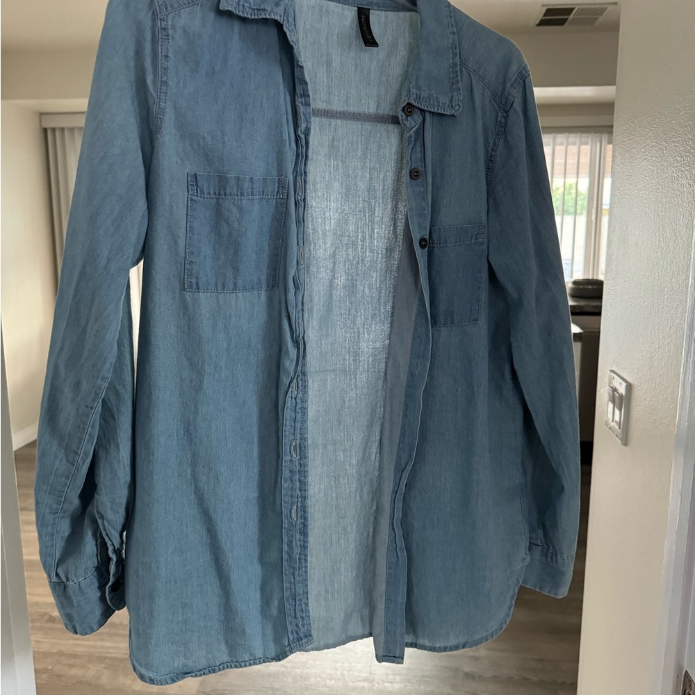 Tilly’s long sleeve button up